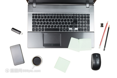 辦公桌上的科技交響曲 筆記本、平板、智能電話與辦公用品的融合